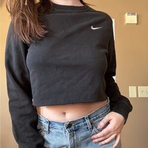 Cropped nike sweatshirt